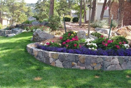 Retaining wall garden ideas flowerbeds blooming flowers