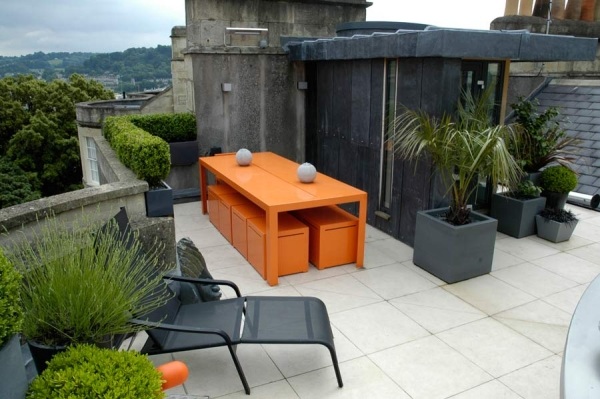 Small urban garden design ideas rooftop metal furniture 