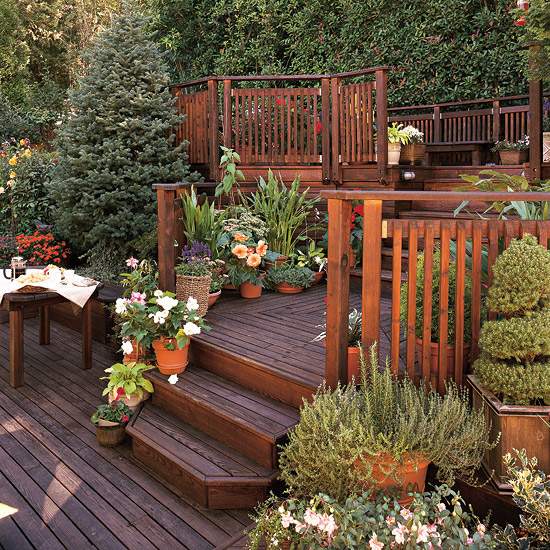 Sloping wooden deck terraces levels 