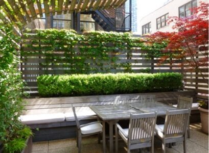 Wooden-patio-furniture-plants-for-balcony-as-privacy-fence