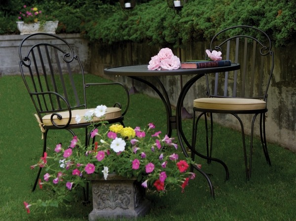 romantic garden furniture wrought iron round table chairs