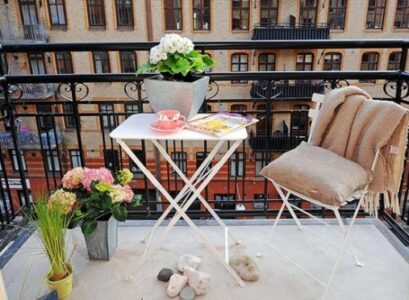 city-apartment-balcony-decoration-view-vintage furniture