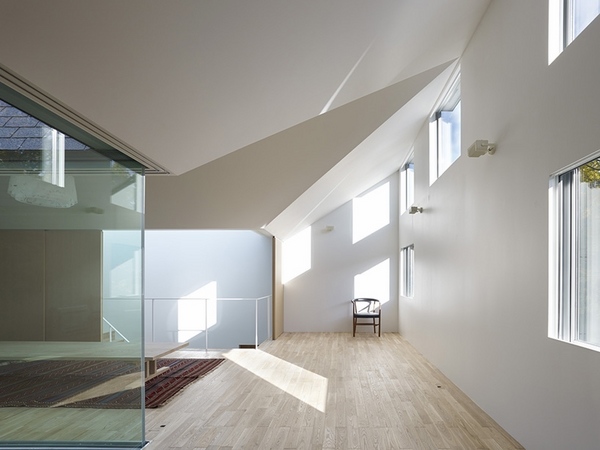 fliexible use minimalist interior design Atlas house