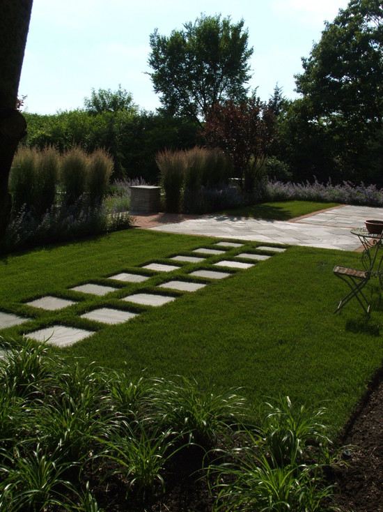 garden design ideas lawn green mowed stepping stones