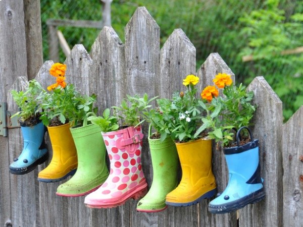 kids boots flower fence DIY garden decoration craft ideas