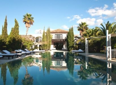 luxury-villa-Ibiza-outdoor-swimming-pool