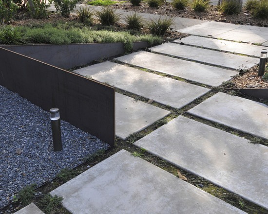 minimalist garden design concrete blocks stepping