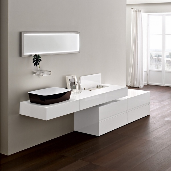 quality Italian furniture design by Toscoquattro white vanity