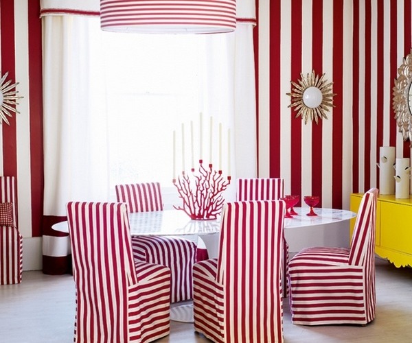red-white-vertical-stripes-on-the-wall-dining-area