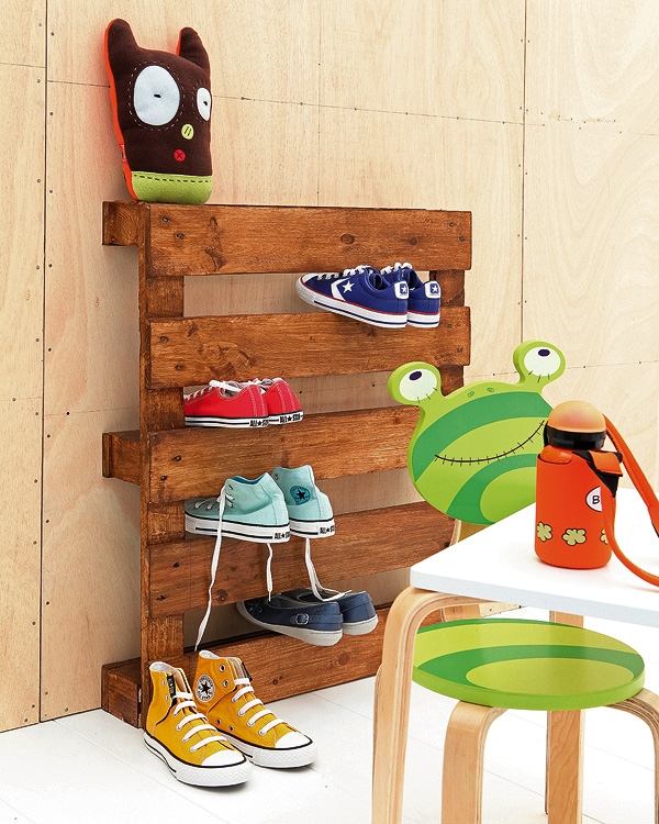 shoe shelf of wooden pallet idea