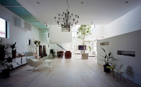 white-wood-floor-spacious-living-room-relax chair