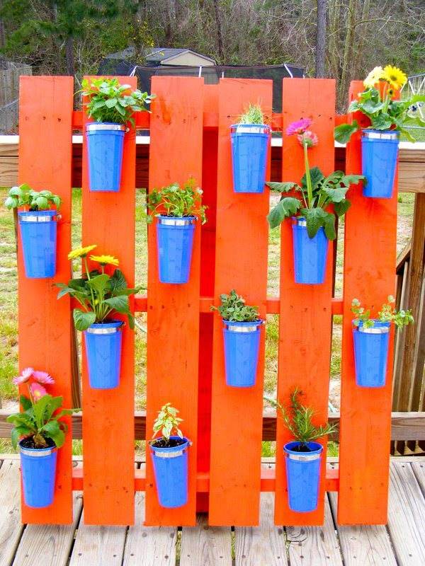 wooden pallets garden use red blue flower pots