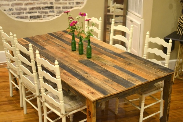 Country style pallet furniture dining room