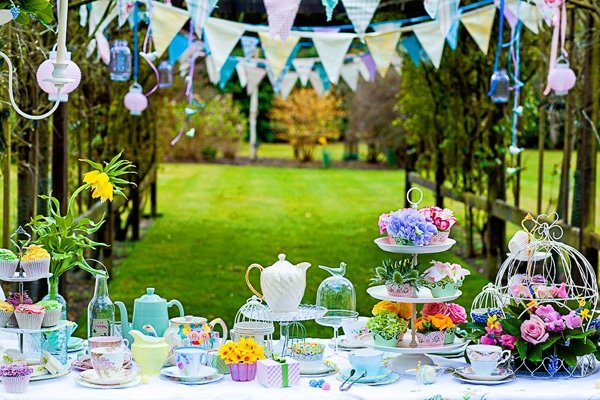DIY Summer garden party banners table decorations