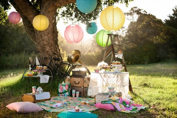 DIY Summer decoration ideas picnic decor paper lanterns