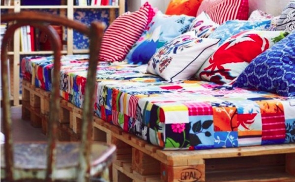 DIY furniture wooden pallets sofa pillows