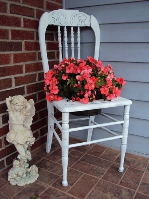 DIY old chairs with flower pots statue
