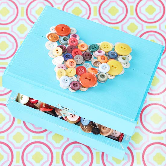 DIY jewelry box with buttons decorating crafts
