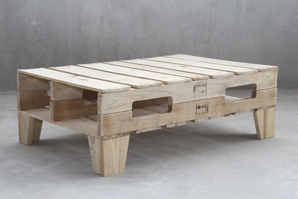 DIY pallet furniture project coffee table