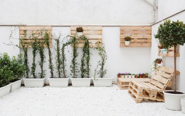 DIY rooftop balcony furniture wooden pallets shelves vertical garden