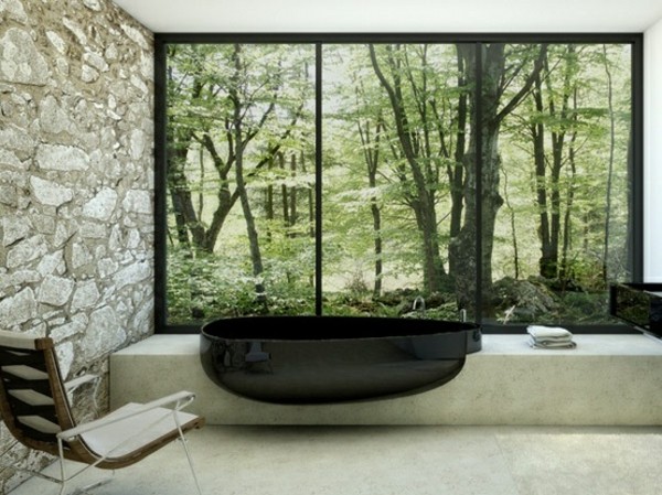 Forest house black bathtub view