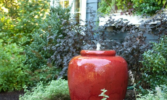 Red Ceramic Garden Fountain Decoration Ideas