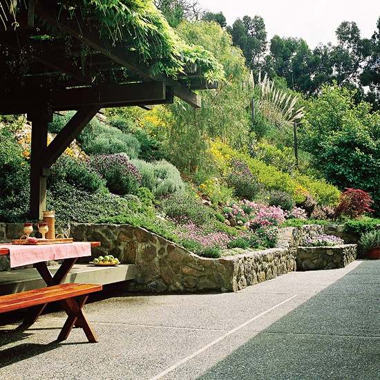 Retaining wall building landscaping tips