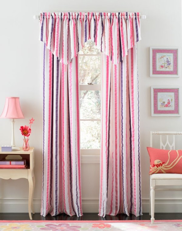 Select the right curtains for the living stripe pattern