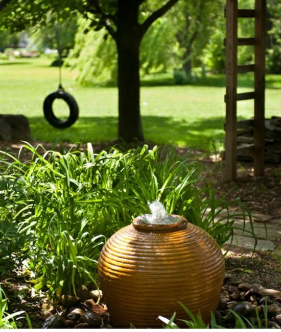 Small garden design ideas Urn Fountain