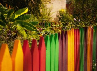 Wooden-fence-Garden-design-ideas