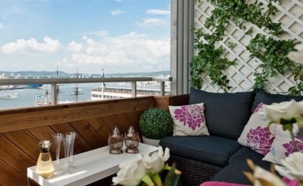 balcony-decorating-design-corner-sofa-rattan-lattice-ivy-wooden-railings