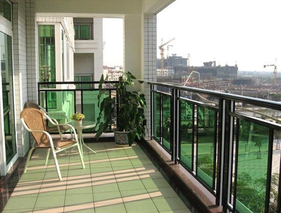 balcony glass green
