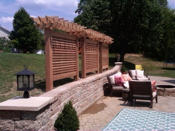 cedar screen modern patio retaining wall outdoor furniture