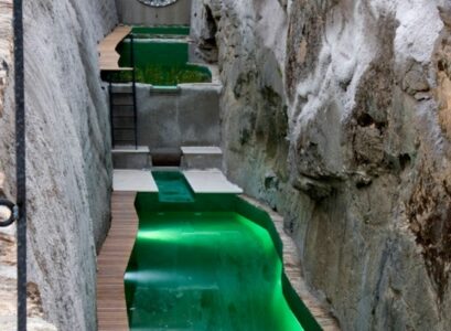 creative-Swimming-pool-decorating-ideas-Pond-Boulders