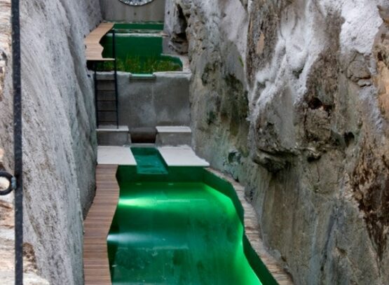 creative-Swimming-pool-decorating-ideas-Pond-Boulders