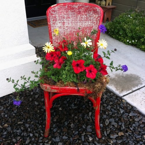 garden decoration chairs transformation flower pots red