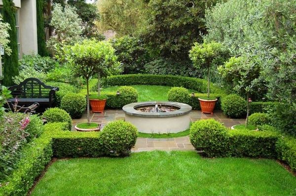 garden-design-ideas-hedges-fountain-center-garden-bench