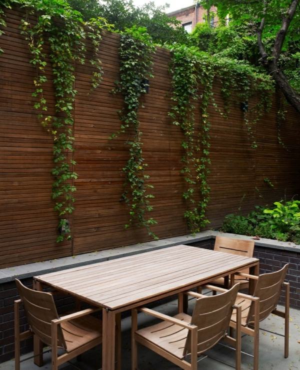 garden design ideas wooden privacy fence planting ivy