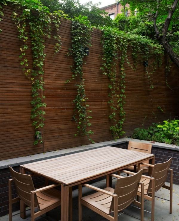 garden-design-ideas-wooden-privacy-fence-planting-ivy