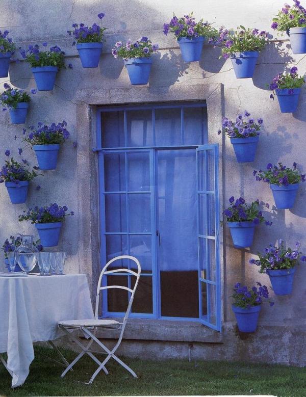 garden ideas with old items blue clay pots creative wall decoration