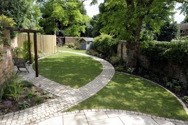  path patio design green plants fence bricks