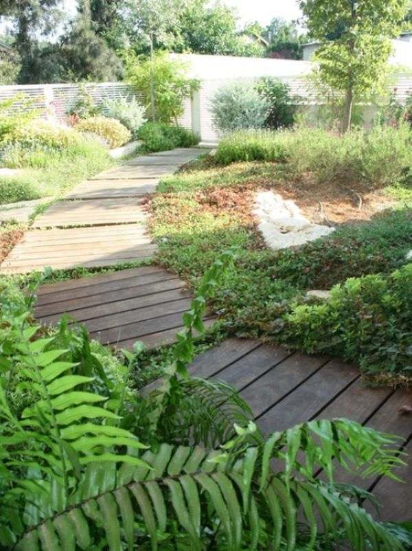 garden path wooden pallets