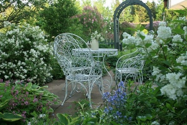 garden sitting area furniture wrought iron