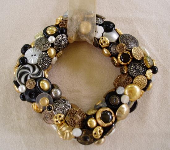 golden buttons DIY wreath door decoration