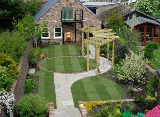 landscaping-ideas-walkway-lawn-area-garden-pergola-flowerbeds