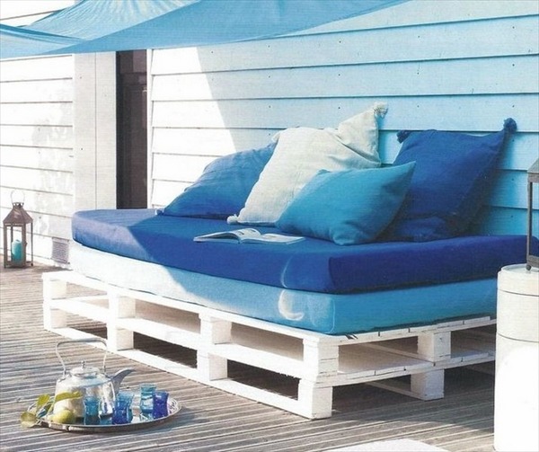 outdoor pallet furniture ideas white pallet sofa blue cushions