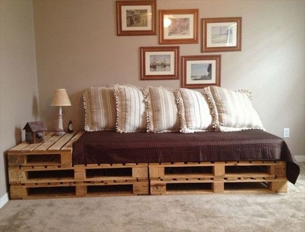pallet sofa ideas DIY wooden pallets furniture decorative pillows
