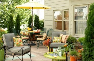 patio-design-garden-furniture-wooden-deck-plants
