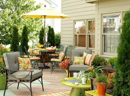 patio-design-garden-furniture-wooden-deck-plants