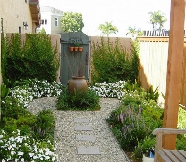 small-garden-ideas-low-wall-white-perennial